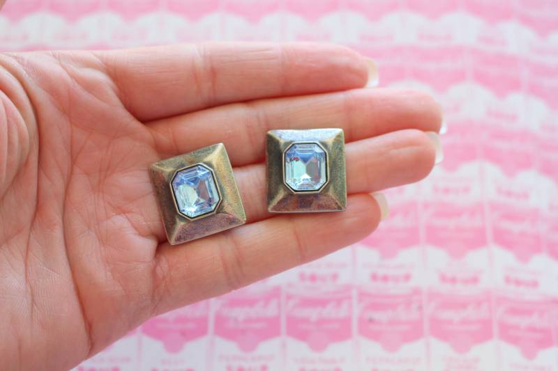 1980S Blaue Edelstein Ohrringe.... Retro Accessoires. Blau. Durchbohrte Ohren. Zierliche. Mod. Klassisch. 80Er Jahre Ohrringe.mod Mädchen. Twiggy von retroandme