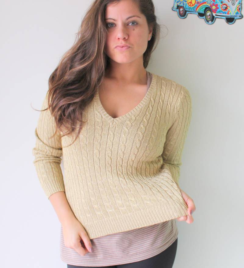1980S Golden Glitter Vneck Designer Seidenpullover ...goldener Pullover. Retro. Gestrickt. 1980Er Jahre Rad. Spass. Neue Jahre. Klein 1980S Golden Glitter Vneck Designer Seidenpullover ...goldener Pullover. Retro. Gestrickt. 1980Er Jahre Rad. Spass. Neue Jahre. Klein von retroandme