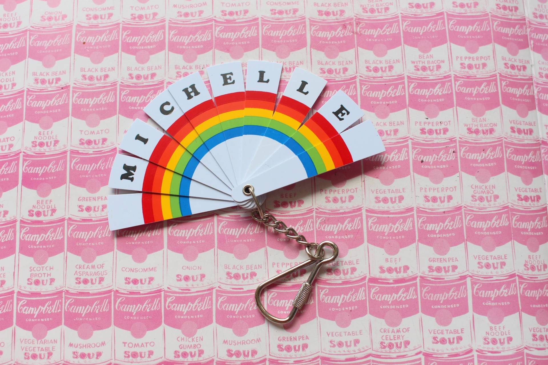 1980S Rainbow Name Michelle Fan Schlüsselanhänger... Rot. Gelb. Blau. Regenbogen. Herzen. Liebe. Neuer Alter Lagerbestand. Namensbrosche von retroandme