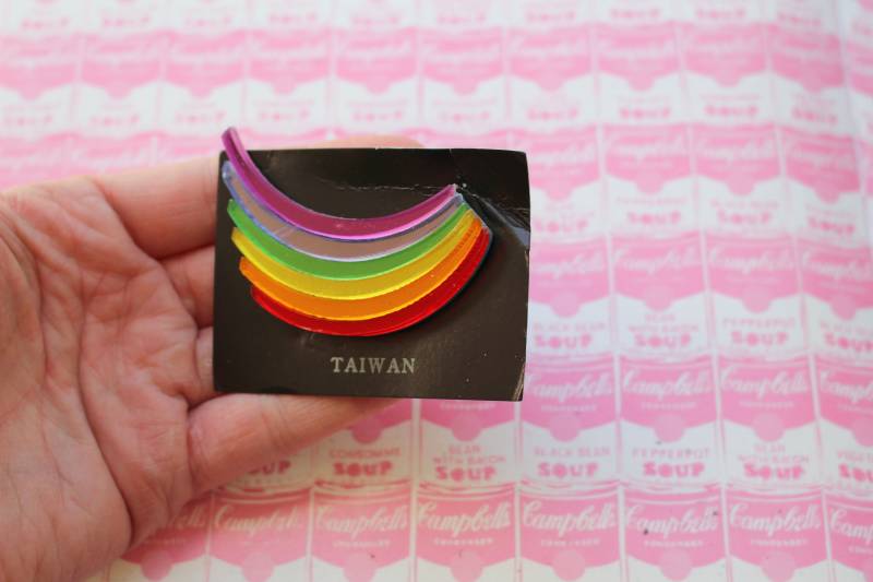 1980Er Jahre Regenbogen Versprechen Anstecknadel..retro Accessoires. Kitschig. Flair. Schmuck. 80Er Abgefahren. Party. Niedlich. 1970Er Jahre von retroandme