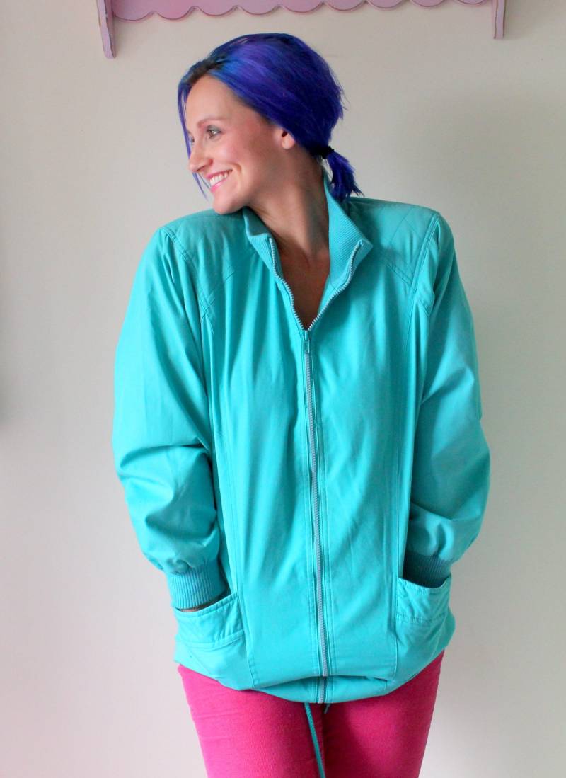 1980S Vintage Jacke Aus Den 1980Er Jahren. Bunt. Hell. Retro. Türkis. Neon. Jahre. 1990Er Rad. Spass. Hüfttasche. Frauen. Schwungvoll. Netzjacke von retroandme