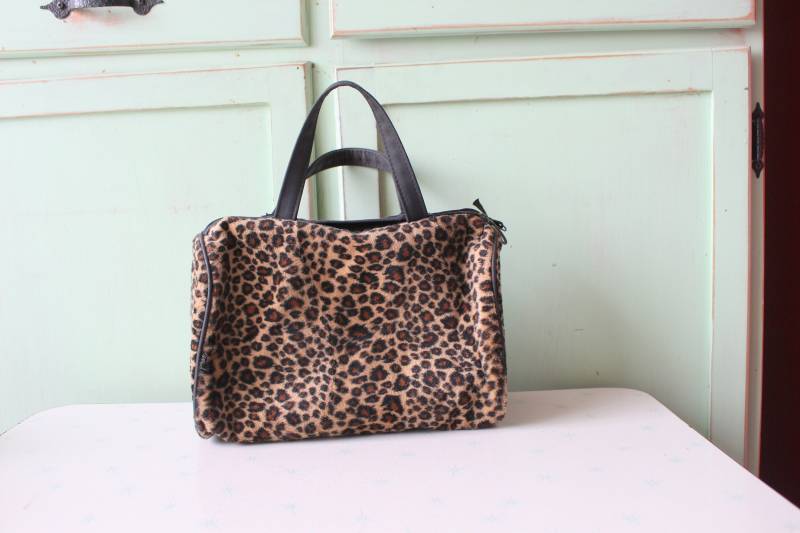1990Er Jahre Leopard City Girl Handtasche...hippie. Abgefahren. Kostüm. Schwarz. Retro. Handtasche. Designer. Hüfttasche. 80Er Glam. Tiermotiv von retroandme