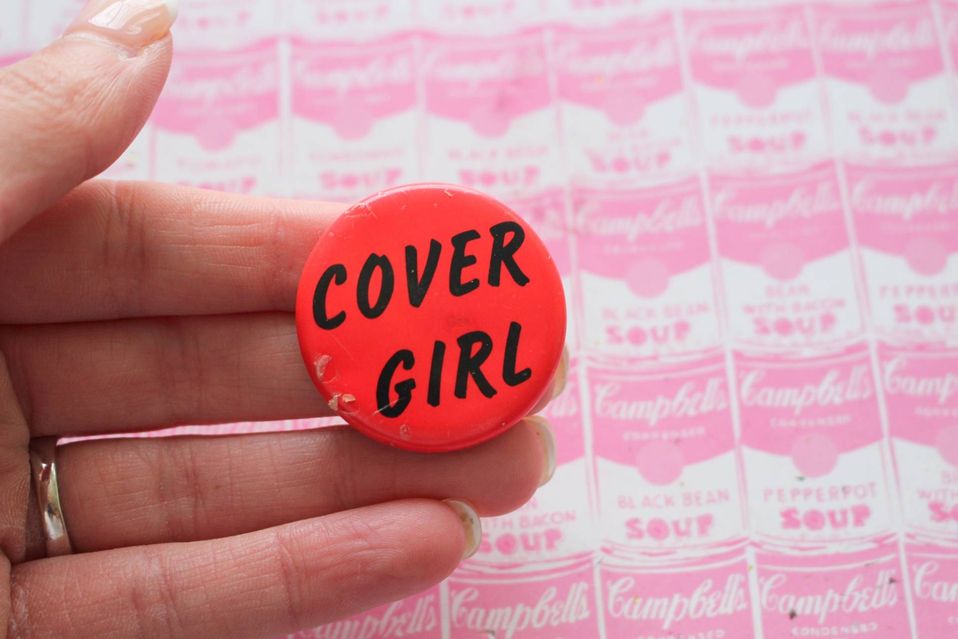 1990Er Jahre Neue Kids Auf Der Block Button Pin Back..cover Mädchen. Jordan Und Jonathan Ritter. Joey. Donnie. Danni. Teenager. Pop-Musik 1990Er Jahre Neue Kids Auf Der Block Button Pin Back..cover Mädchen. Jordan Und Jonathan Ritter. Joey. Donnie. Danni. Teenager. Pop-Musik von retroandme