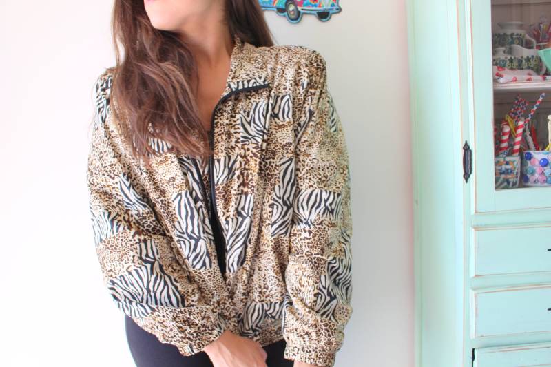 1990S Leopard Print Jacke..retro. 1980Er Jahre. Rad. 1990Er Jahren. Safari. Maschen. Jacke. Fallen. Winter. Gepard. Wandern. Hüfttasche. Tiermotiv von retroandme