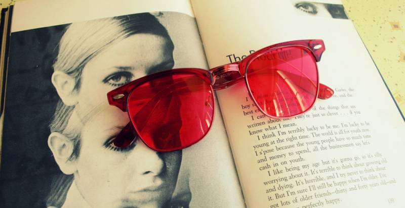 1990S Rote Angesagte Unisex Sonnenbrille Mit Roten Gläsern...retro. Bunte Farbtöne. Hüfttasche. Schattierungen. Indie. Schick. Sonnenbrille. Boho 1990S Rote Angesagte Unisex Sonnenbrille Mit Roten Gläsern...retro. Bunte Farbtöne. Hüfttasche. Schattierungen. Indie. Schick. Sonnenbrille. Boho von retroandme