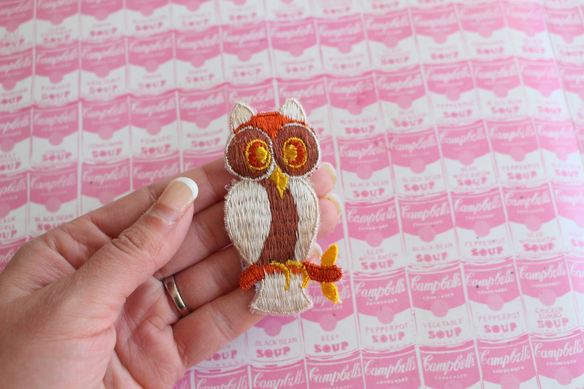 70S Vintage Groovy Retro Eule Patch Atomar. Retro. Kitschig. Kostüm. Hüfttasche. Einzigartig. Frieden. Hippie. Liebe. Retro Aufnäher. Sechziger 70S Vintage Groovy Retro Eule Patch Atomar. Retro. Kitschig. Kostüm. Hüfttasche. Einzigartig. Frieden. Hippie. Liebe. Retro Aufnäher. Sechziger von retroandme