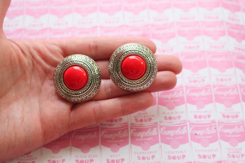 Big 1980S Rot Runde Party Clip Auf Ohrringe.... Glam. Retro Accessoires. Funky. Geburtstag. Zierliche. Mod. Klassisch. 80Er Jahre Ohrringe. Twiggy von retroandme