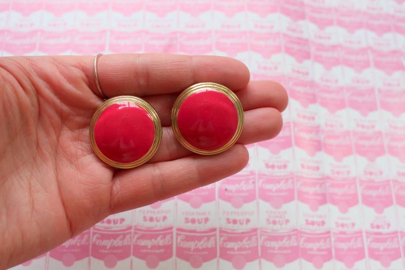 Nos 1980S Vintage Rot Und Gold Ohrclips... Rot. Retro. Aufwändig. Glam. Mod. Kostüm. Indie. Mod Girl. Niedlich. Partei. Diva. Valentine. Urlaub von retroandme