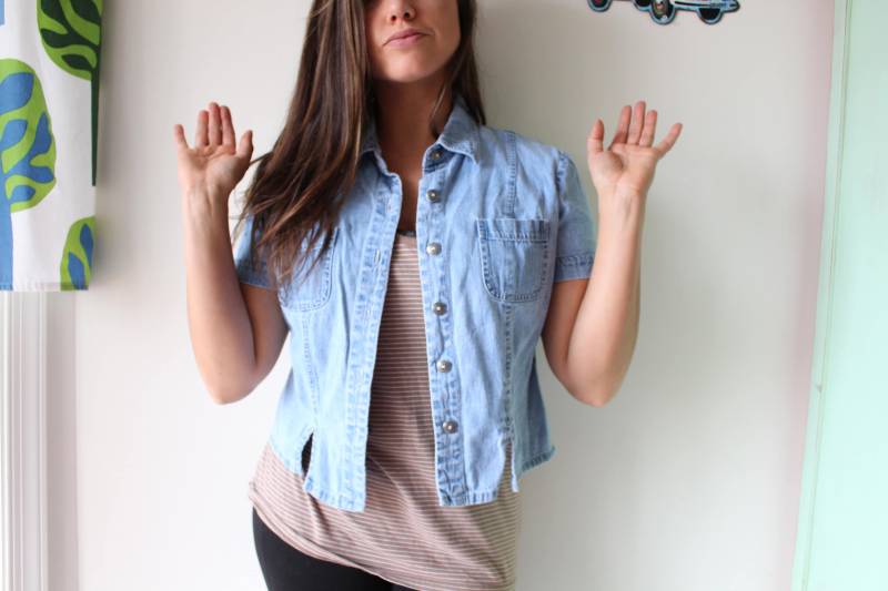 Vintage 80Er Jahre Acid Wash Crop Jeanshemd, Kurz Geschnitten, Durchgeknöpft von retroandme