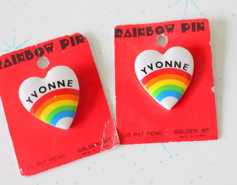 Vintage 1980Er Jahre Regenbogen Herz Pin Yvonne Brosche - New Old Stock von retroandme