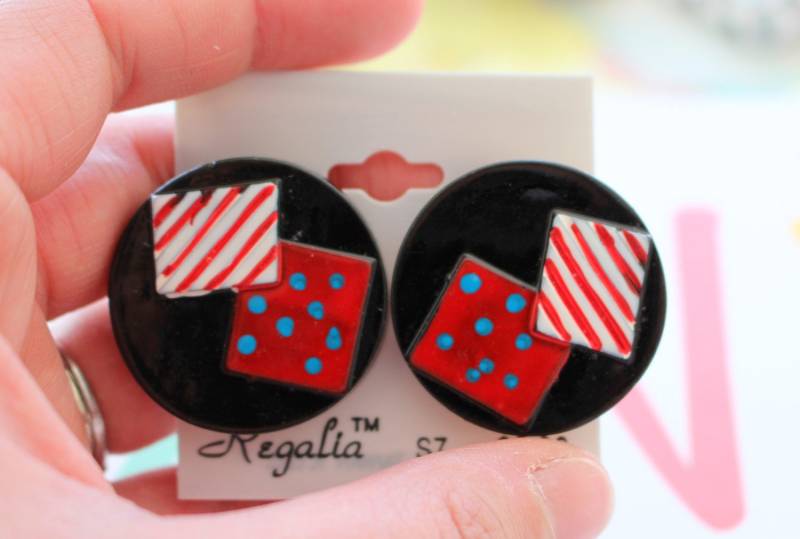 Vintage Atomic Neue Alte Lager Ohrringe.. Groovig. Retro. 1980Er Jahre. Klassiker. Modeschmuck. Blau. Rot. Schwarz. Runde. Polka Dots. Streifen von retroandme