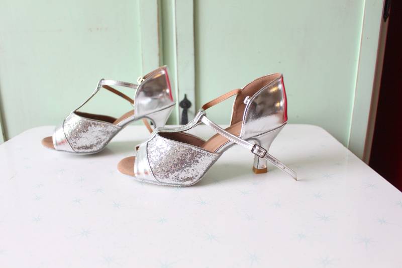 Vintage Ausgefallene Fersen.. Größe 6, 5 Us 37 Euro Damen.peep Toed. Klassisch. Silber. Schimmer. Glanz. Mod. Silberne Fersen. Party-Fersen von retroandme