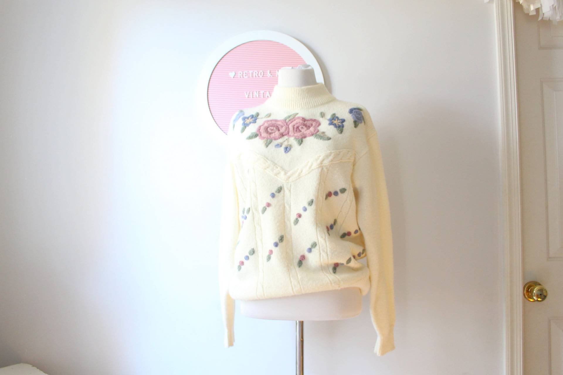 Vintage Country Mid Century Pullover... Rose. Designer. Stricken. Retro. Mod. Landhaus Chic. Rosa. Pastell-. Quilt. Floral. Oma. Rollkragenpullover von retroandme