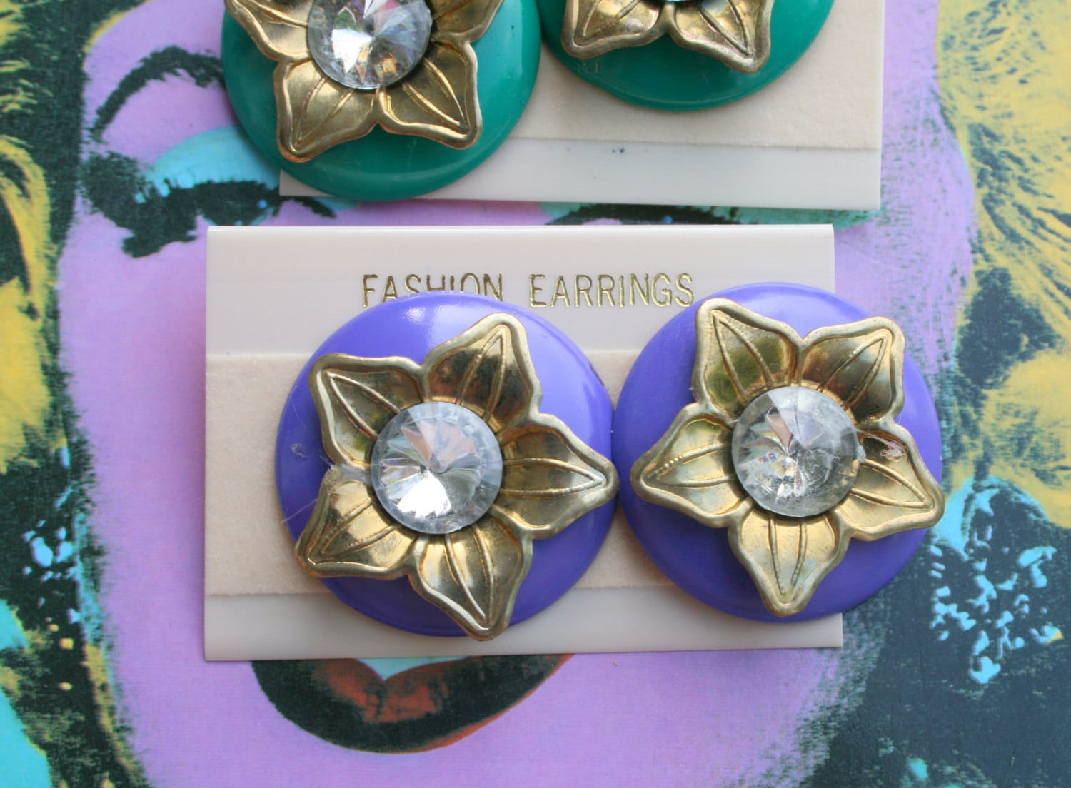 Vintage Disco Mod Retro Ohrringe... Wirbeln. 80Er Jahre Glam. Retro. Bunt. Partei. Geometrisch. Malen. Mod. Lila. Blume. Blau. Twiggy von retroandme