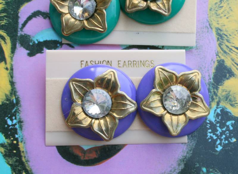 Vintage Disco Mod Retro Ohrringe... Wirbeln. 80Er Jahre Glam. Retro. Bunt. Partei. Geometrisch. Malen. Mod. Lila. Blume. Blau. Twiggy von retroandme