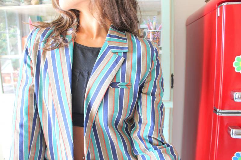Vintage Gestreifte Blazerjacke.... Größe Klein Medium. Kostüm. Gogo. Mod. Twiggy. Retro. Womens. Verrückten. Designer. Mode. Grün. Blau von retroandme