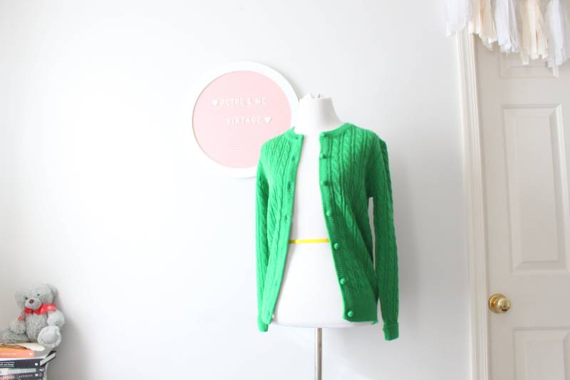 Vintage Grüne Mid Century Strickjacke....größe S. Mittel. Designer. Gestrickt. Retro. Modell Grüner Pullover. Süßen Knöpfen. Maritim. Adrett von retroandme