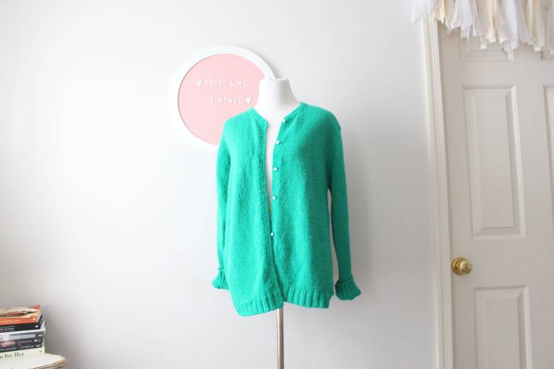 Vintage Grüne Mid Century Strickjacke....größe S. Mittel. Designer. Gestrickt. Retro. Modell Grüner Pullover. Süßen Knöpfen. Maritim. Adrett von retroandme