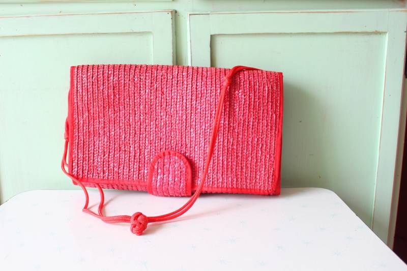 Vintage Cherry Red Stroh Geldbörse...beach. Retro. Handtasche. Stroh. Rote Geldbörse. Frühling. Sommer. Frauen. Völkchen. Zweigig. Modell Hell von retroandme