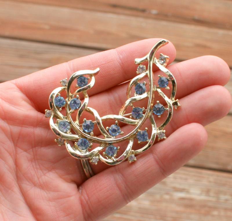 Vintage Mid Century Feder Brosche Blauer Strass Modeschmuck von retroandme