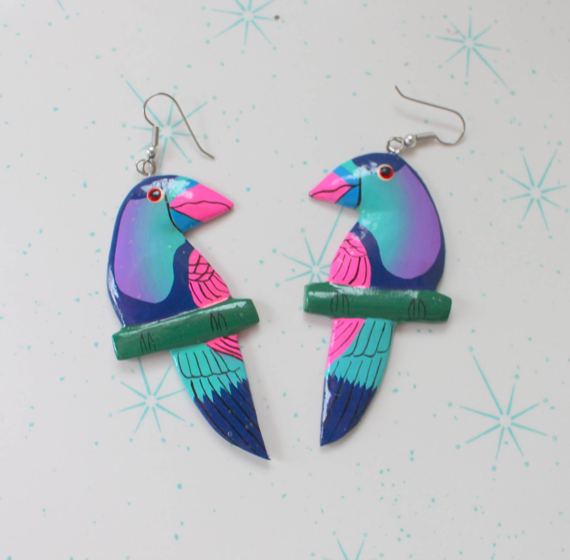 Vintage New Old Stock Vogel Ohrringe....regenbogen. Kitschig. Retro. Papagei. Tierliebhaber. Schmuck. Zootiere. Safari. Dschungel von retroandme