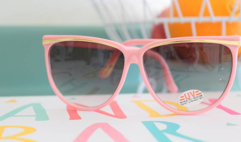 Vintage 80Er Jahre Pinke Sonnenbrille Goldrand, Mod Style, Uv-Schutz von retroandme