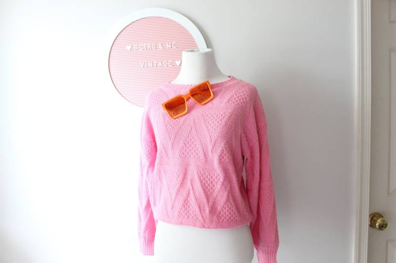 Vintage Pink Zierlicher Süßer Crop Pullover... Klein Medium. Folk. Stricken. Hippie. Kostüm. Boho. Rosa. Frühling. Retro. Mod. Hübsches von retroandme