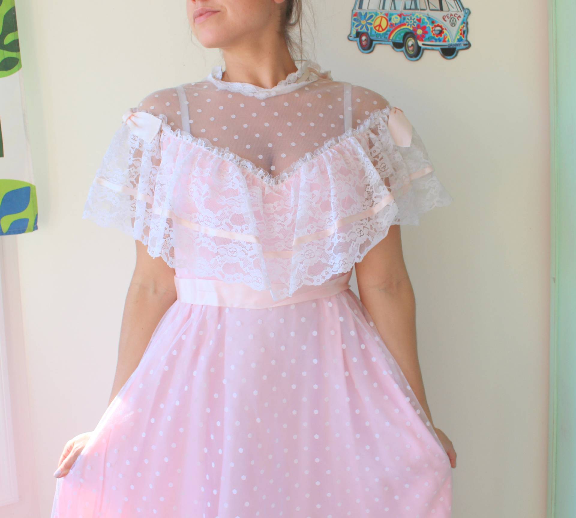 Vintage Pinkes Kleid Aus Spitze Mit Rüschen, 60Er Jahre Abendkleid, Größe S von retroandme
