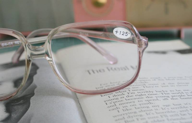 Vintage Rosa Mod Lesebrille Brille....klassisch. Toll. Zweigig. Retrobrille. Bibliothekarin. Sekretärin. Optisch. Mitte Des Jahrhunderts. Atomar. Nr Vintage Rosa Mod Lesebrille Brille....klassisch. Toll. Zweigig. Retrobrille. Bibliothekarin. Sekretärin. Optisch. Mitte Des Jahrhunderts. Atomar. Nr von retroandme