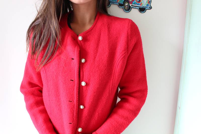 Vintage Rote Wolljacke Strickjacke Mit Perlmuttknöpfen | M/L Vintage Rote Wolljacke Strickjacke Mit Perlmuttknöpfen | M/L von retroandme