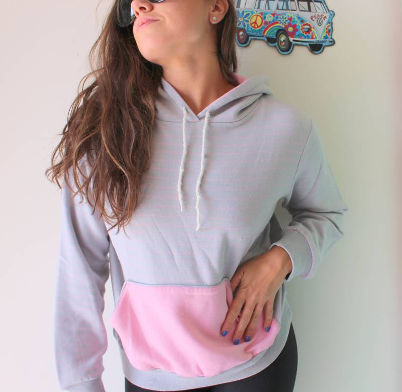 Vintage Workout Sweatshirt Grau Und Rosa Kapuzen-Sweatshirt..indie. Kitschig. Spass. 70Er Jahre Kleidung. Frauen. Damen. Kostüm. Strahlen. Ernte von retroandme