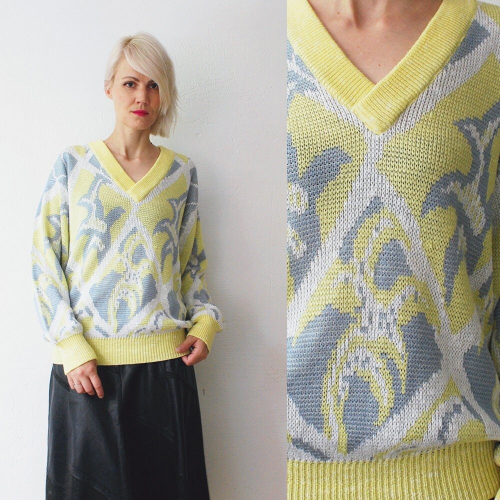 80Er Jahre Pastell Pullover. Pullover Mit Abstraktem Muster. V-Ausschnitt - Medium, Large von retrospectrovintage
