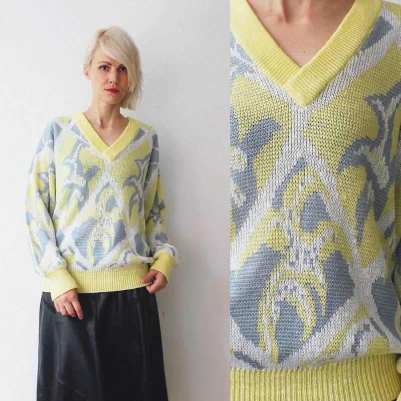 80Er Jahre Pastell Pullover. Pullover Mit Abstraktem Muster. V-Ausschnitt - Medium, Large von retrospectrovintage