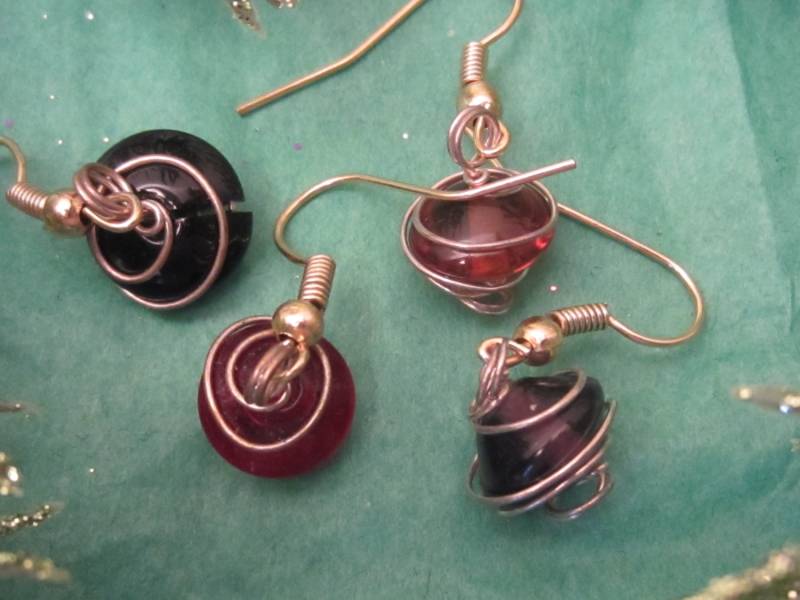 Glas-Draht Umwickelt Ohrringe, Rot, Lila, Schwarz Twist-Ohrringe, Gold Hypoallergen von revisionme