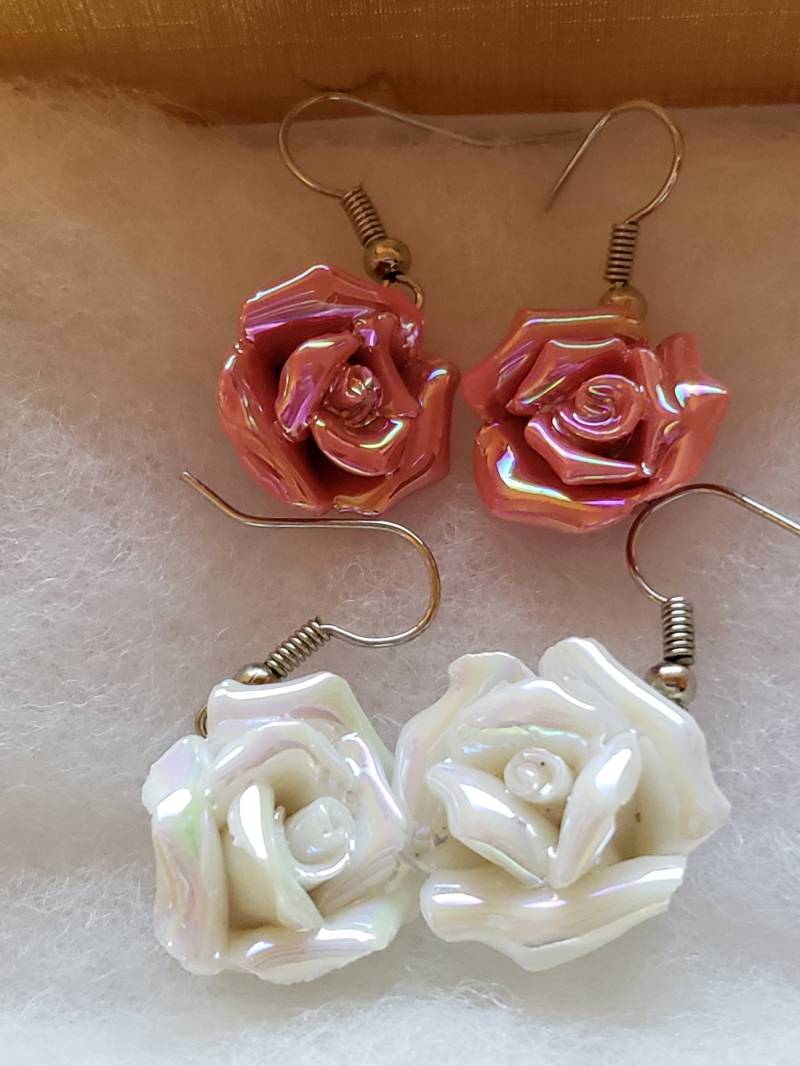 Resin Rosen Ohrringe, Blüten Weiße Blume, Rose, Rosa Beige Türkise Rose von revisionme
