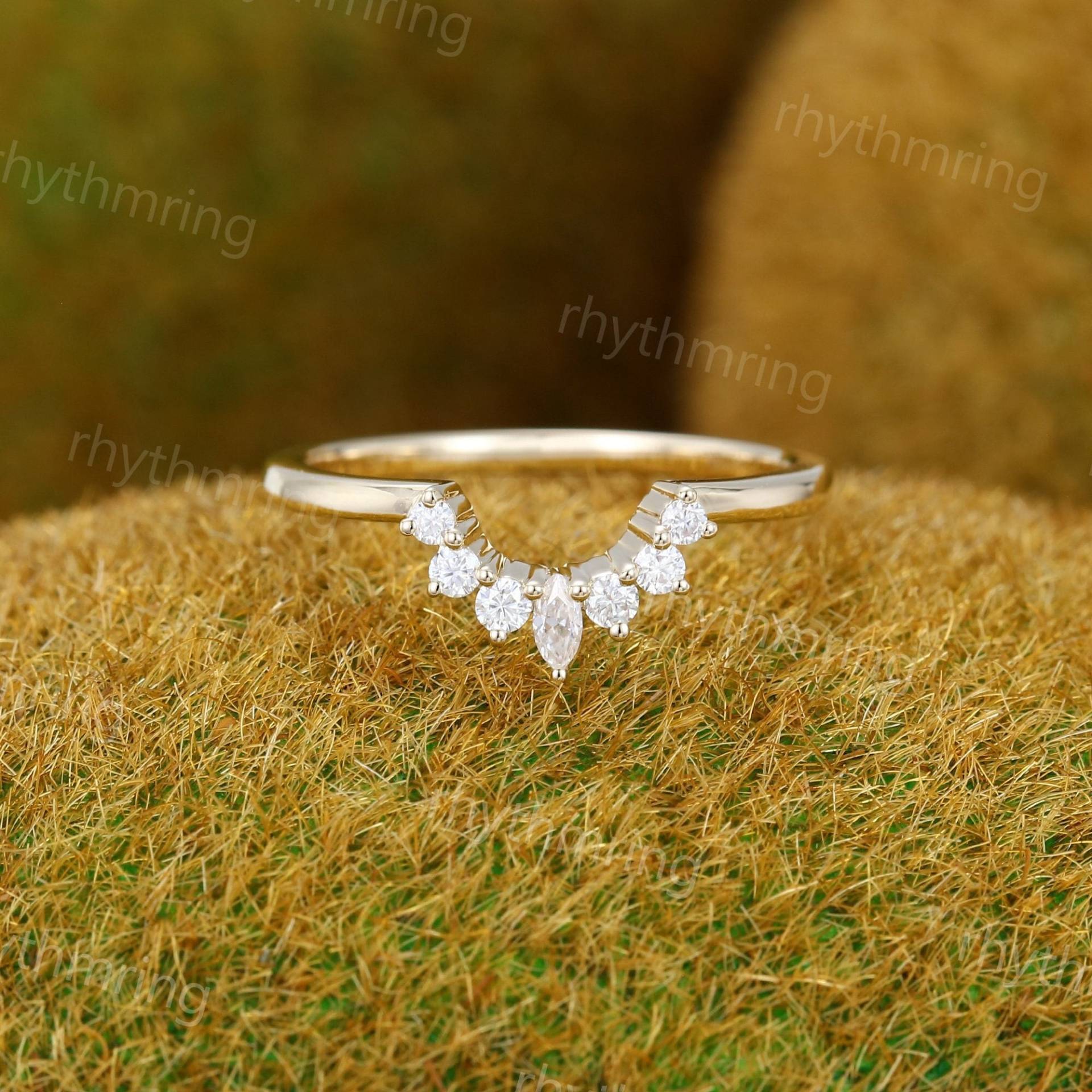 Marquise Moissanit Gebogener Ehering Vintage Einzigartig Gelbgold Chevron Hochzeitsring Diamant Brautpaar Ring von rhythmring