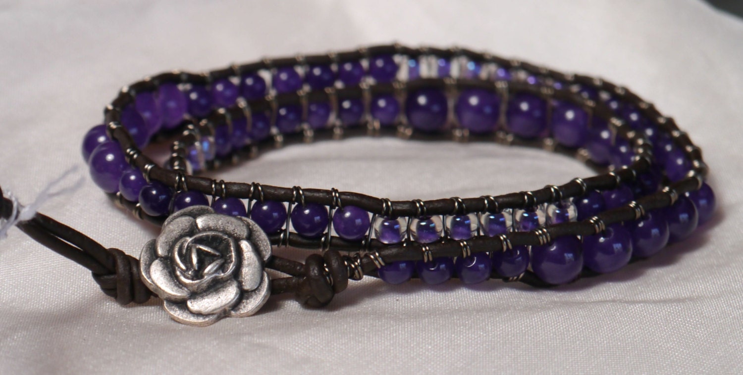 Double Wrap Lila Amethyst Edelstein Leder & Messing Armband von ricats