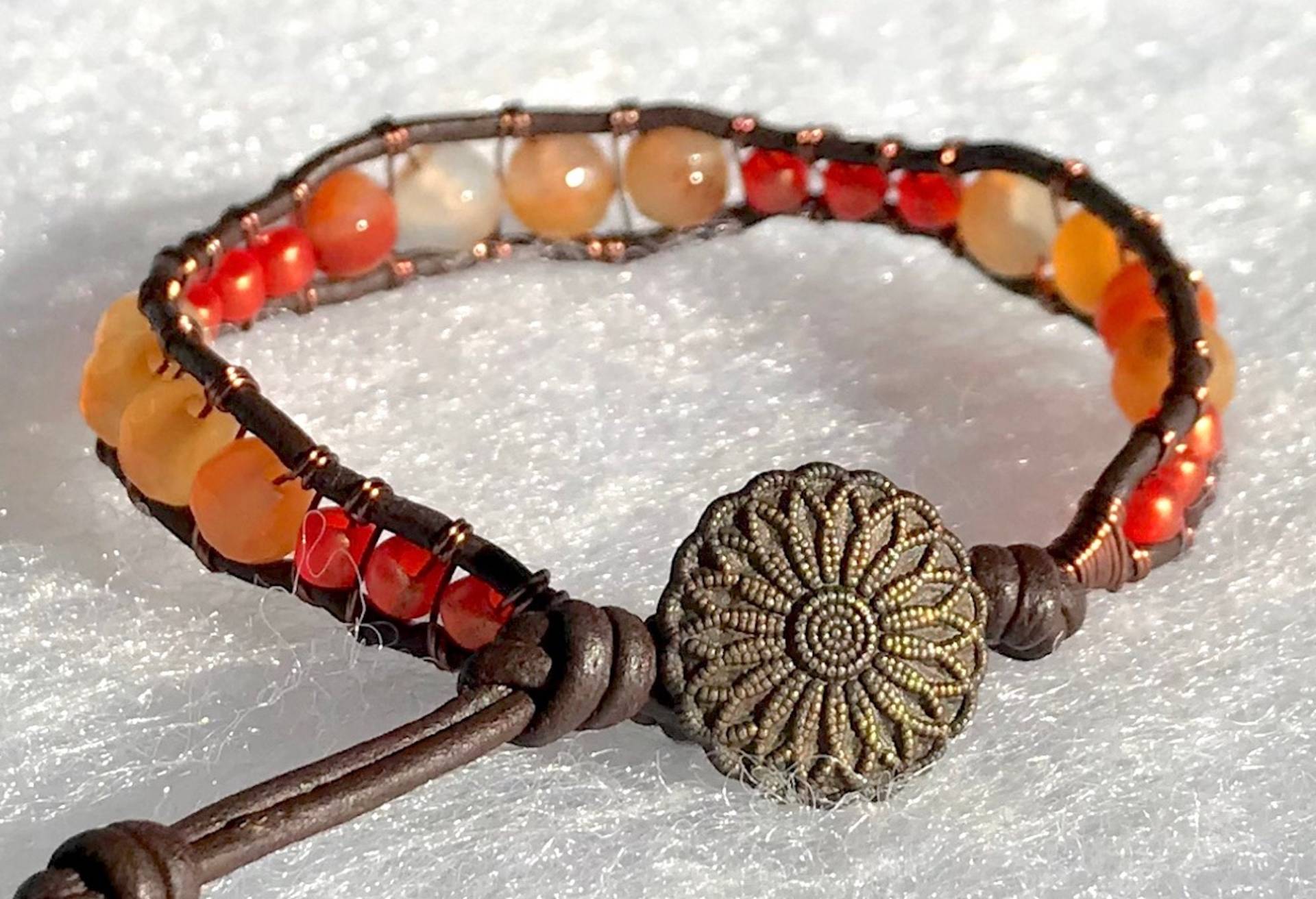 Hübsche Earty Orange Achat Edelstein Leder & Messing Draht Wickeln Armband von ricats