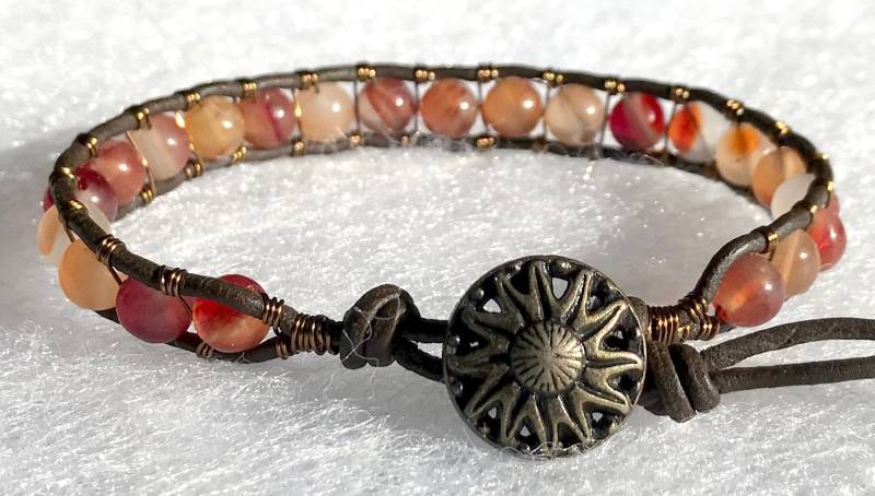 Hübsche Erdige Achat Edelstein Leder & Messing Draht Wickeln Armband von ricats