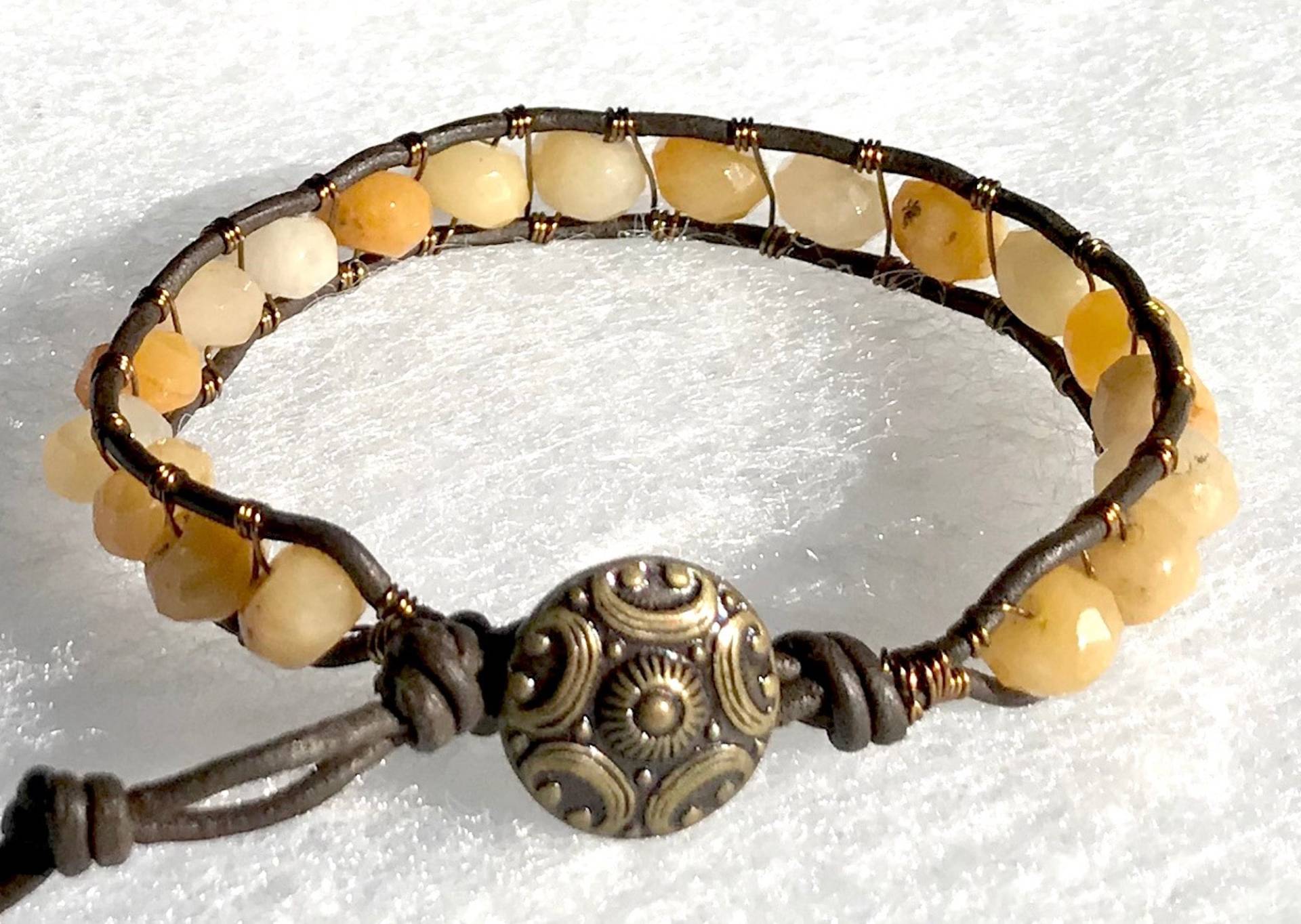 Hübsche Erdige Topas Edelstein Leder & Messing Draht Wickeln Armband von ricats