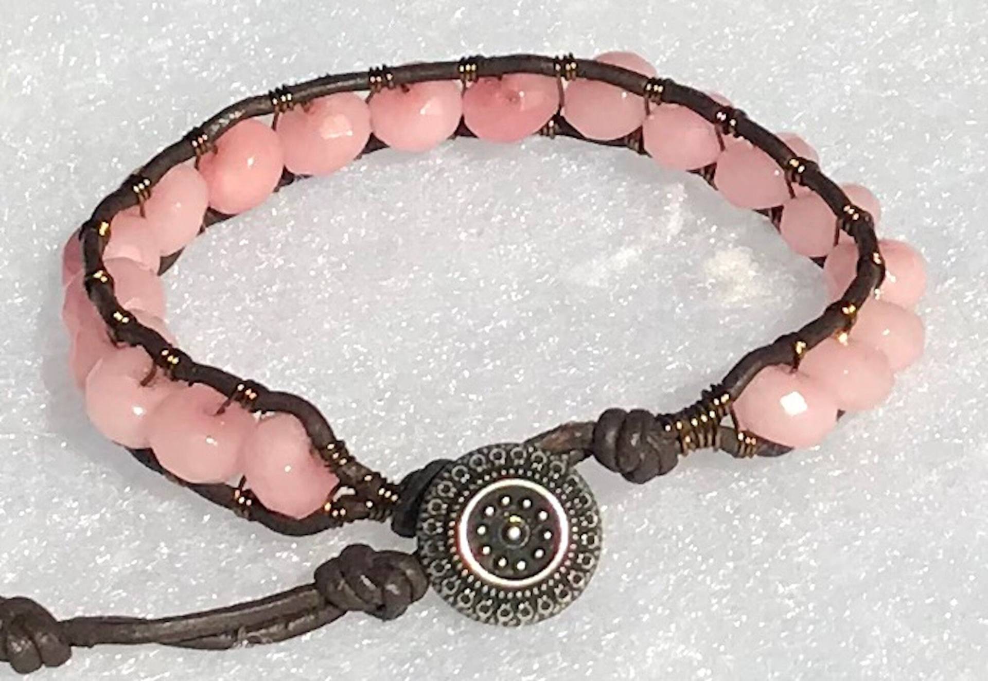 Hübsche Leichte Rosa Morganit Edelstein Und Metall Verschluss Leder & Messing Draht Wickeln Armband von ricats