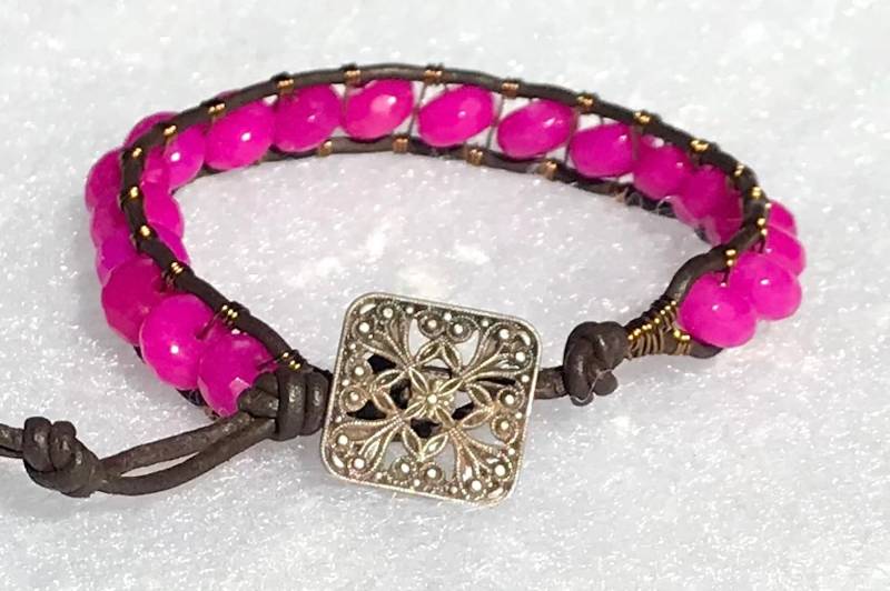 Hübsche Rosa Jade Edelstein Leder & Messing Draht Wickeln Armband von ricats