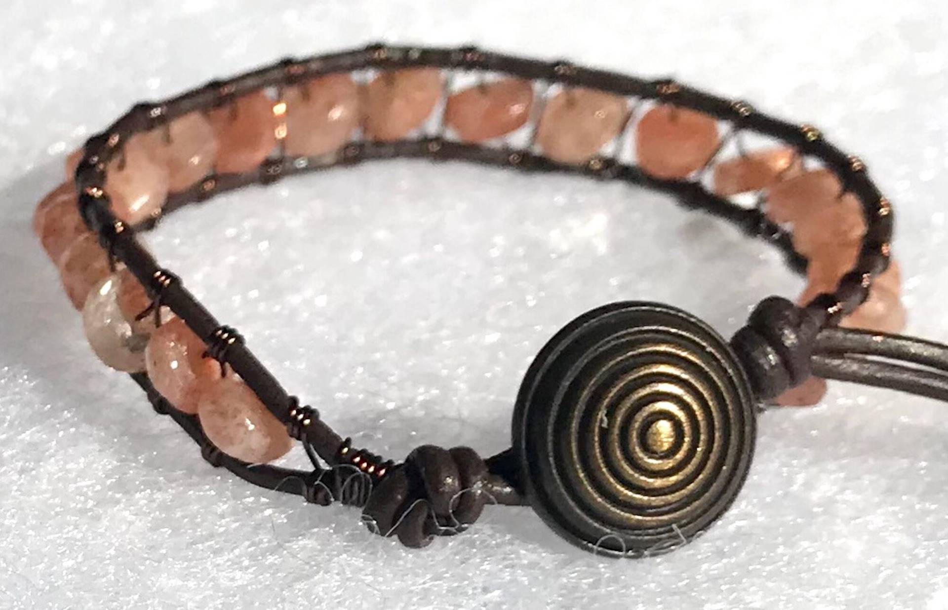 Hübsche Sunstone Edelstein Leder & Messing Draht Wickeln Armband von ricats