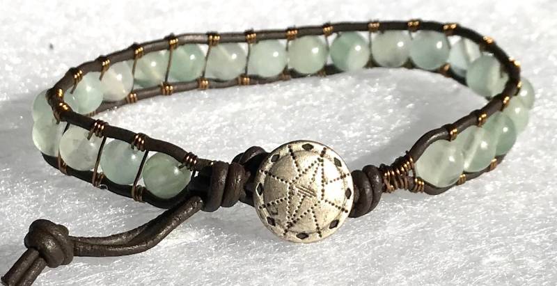 Ziemlich Natürliche Fluorit Edelstein Leder & Messing Draht Wickeln Armband von ricats