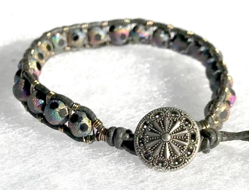 Ziemlich Schimmernde Fenster Glas Leder & Messing Draht Wickeln Armband von ricats