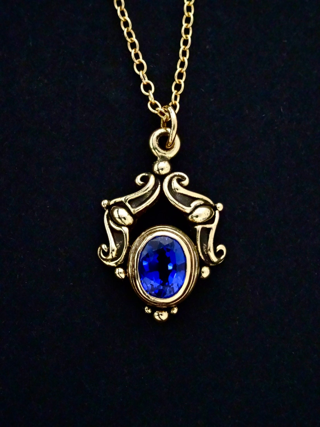 Blauer Saphir Halskette - Handgefertigte 14 Kt Gold "Krone" Mit 6x8mm Facettierten Ovalen Ceylon-Saphir von rickmahonskigold