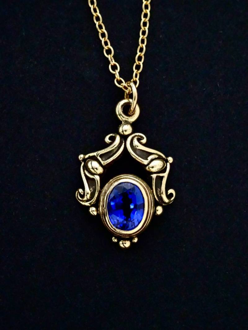 Blauer Saphir Halskette - Handgefertigte 14 Kt Gold "Krone" Mit 6x8mm Facettierten Ovalen Ceylon-Saphir von rickmahonskigold