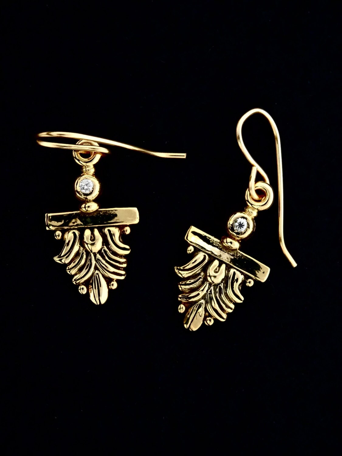 Gold-Diamant-Ohrringe - Handarbeit 14 Kt Gold "Fleur" Ohrringe Mit Zwei Diamanten Von.5 Pt von rickmahonskigold