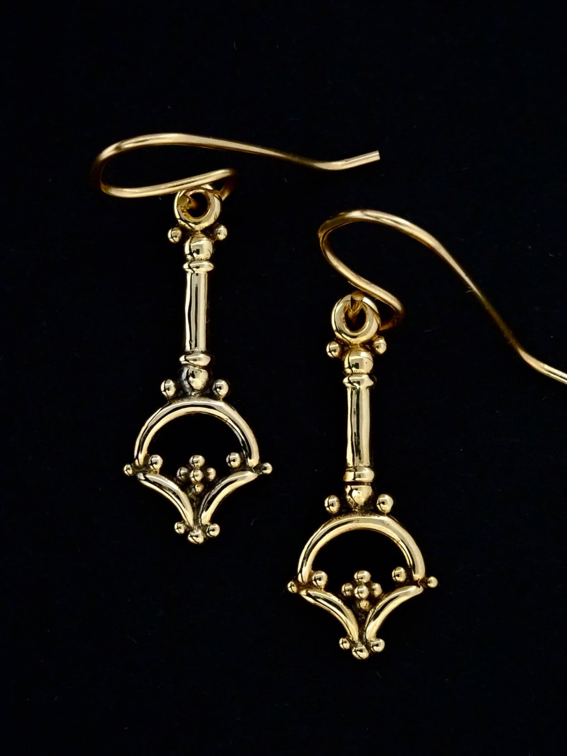 Handgefertigte 14 Kt Gold "Bogen" Ohrringe Von Rick Mahonski von rickmahonskigold