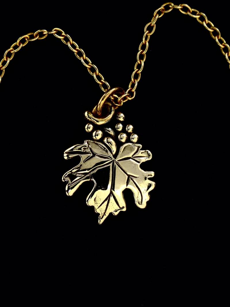 Handgefertigte 14 Kt Gold "Weinblatt" Halskette Für Weinliebhaber Von Rick Mahonski, Goldschmied von rickmahonskigold
